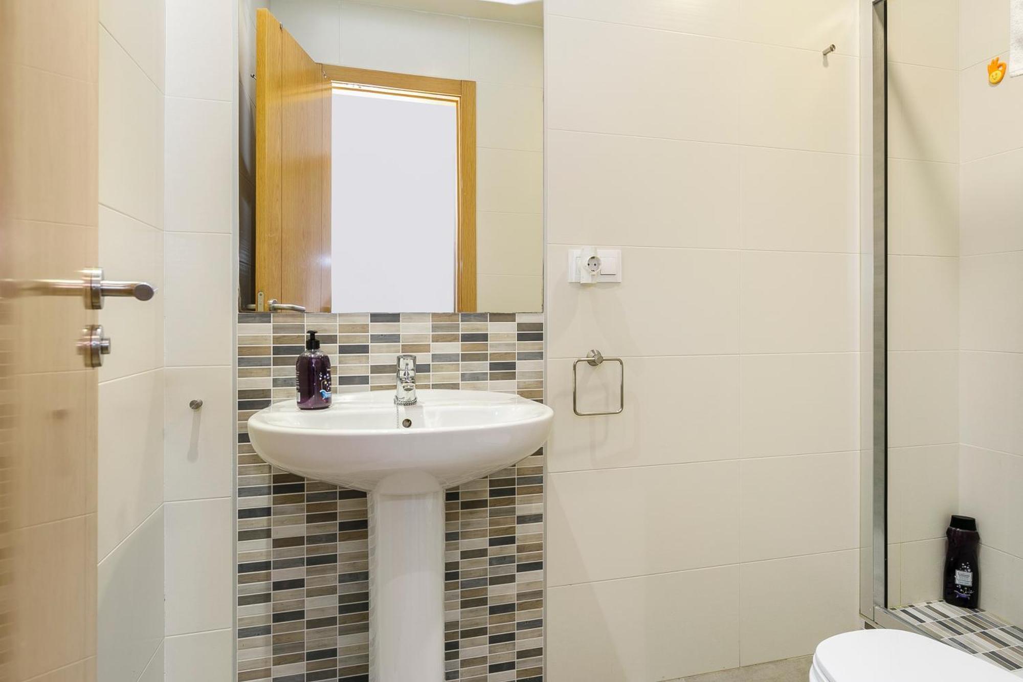 Apartamento céntrico y tranquilo y parking incluido Granada Exterior foto